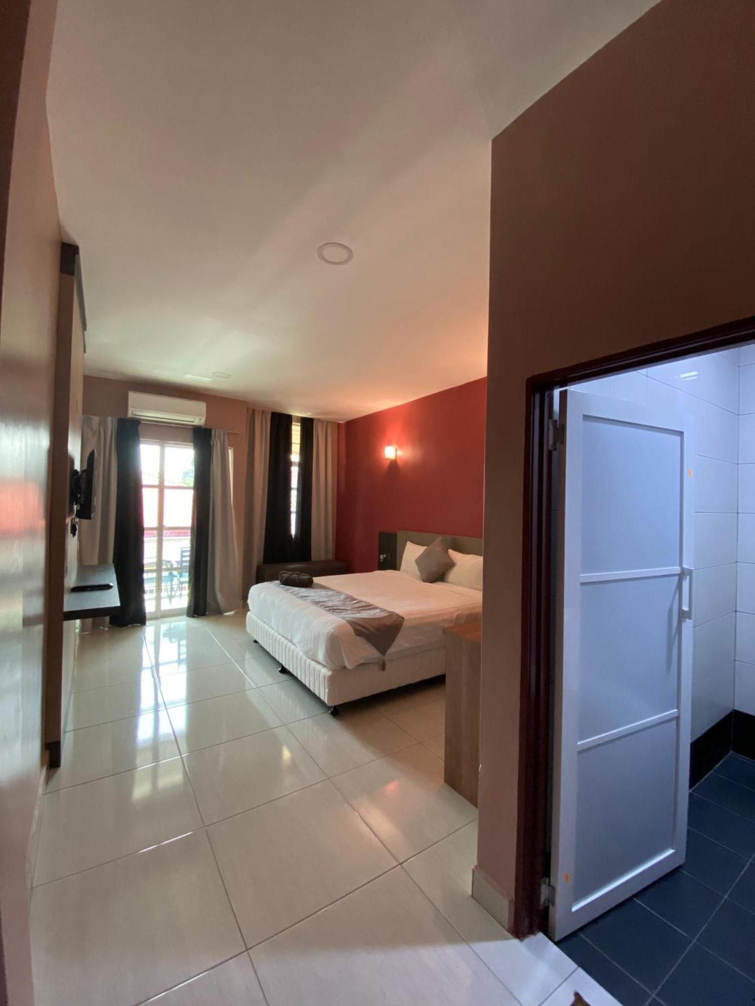 Grand Village Inn Pantai Cenang  Exterior photo