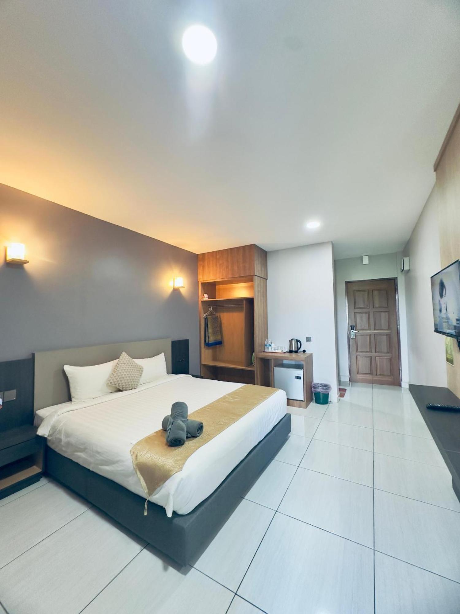 Grand Village Inn Pantai Cenang  Exterior photo